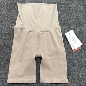 Maternity Ingrid & Isabel Seamless Bike Shorts